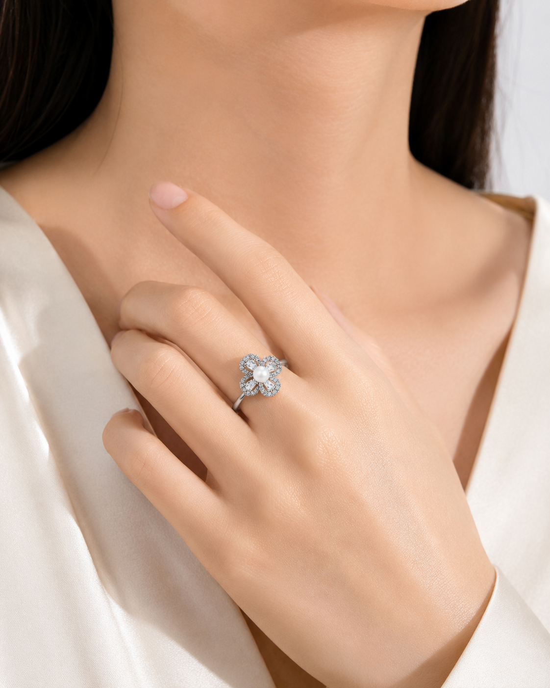 Clover Pearl Ring